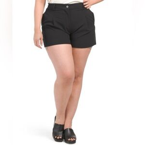 Zara Bermuda Short. Large. If you are a medium,large in Zara will fit you better